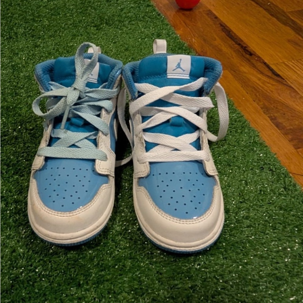 Nike Kids Sky Blue and White Sneakers